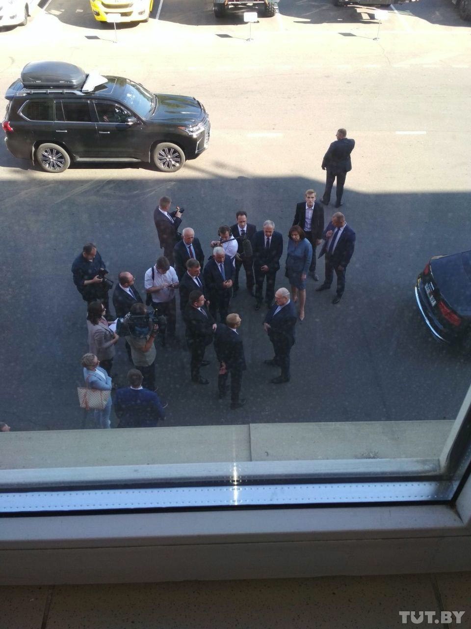 Efmz7vkXoAMAd0D?format=jpg&name=large