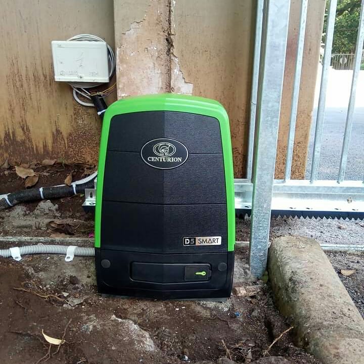 ProTechAccess's tweet image. Today we replaced a set of swing gates with a sliding gate. The swing gates had the discontinued Centurion R3 swing motors. We fitted the all new Centurion D5 Smart sliding gate motor.