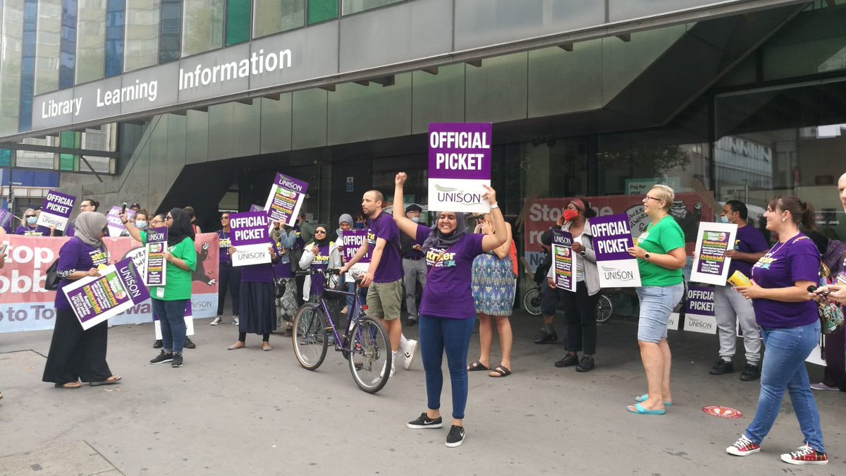 revsoc21's tweet photo. Solidarity with council workers with @UNISON_TwrHmlts out on strike against the shameful #TowerRobbery. Victory to the workers! https://t.co/mYWfFzVLOg