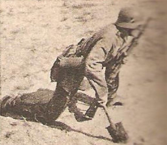 ‘On the command: ‘Auf! Marsch! Marsch!’, the soldiers rise up quickly and rush forwards. A Sprung can be halted on the command ‘Hinlegen!’, ‘Stellung!’ or ‘Volle Deckung!’, but typically occurs without instruction – the soldiers instead following the e.g. of their leader.’22d)