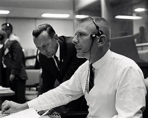 August 17, 1933: Born on this day, Gene Kranz NASA's second flight director, best known for overseeing the Mission Control team during the first lunar landing and his essential role bringing Apollo 13 back safely. On this occasion, a little-known Kranz anecdote. 1/5