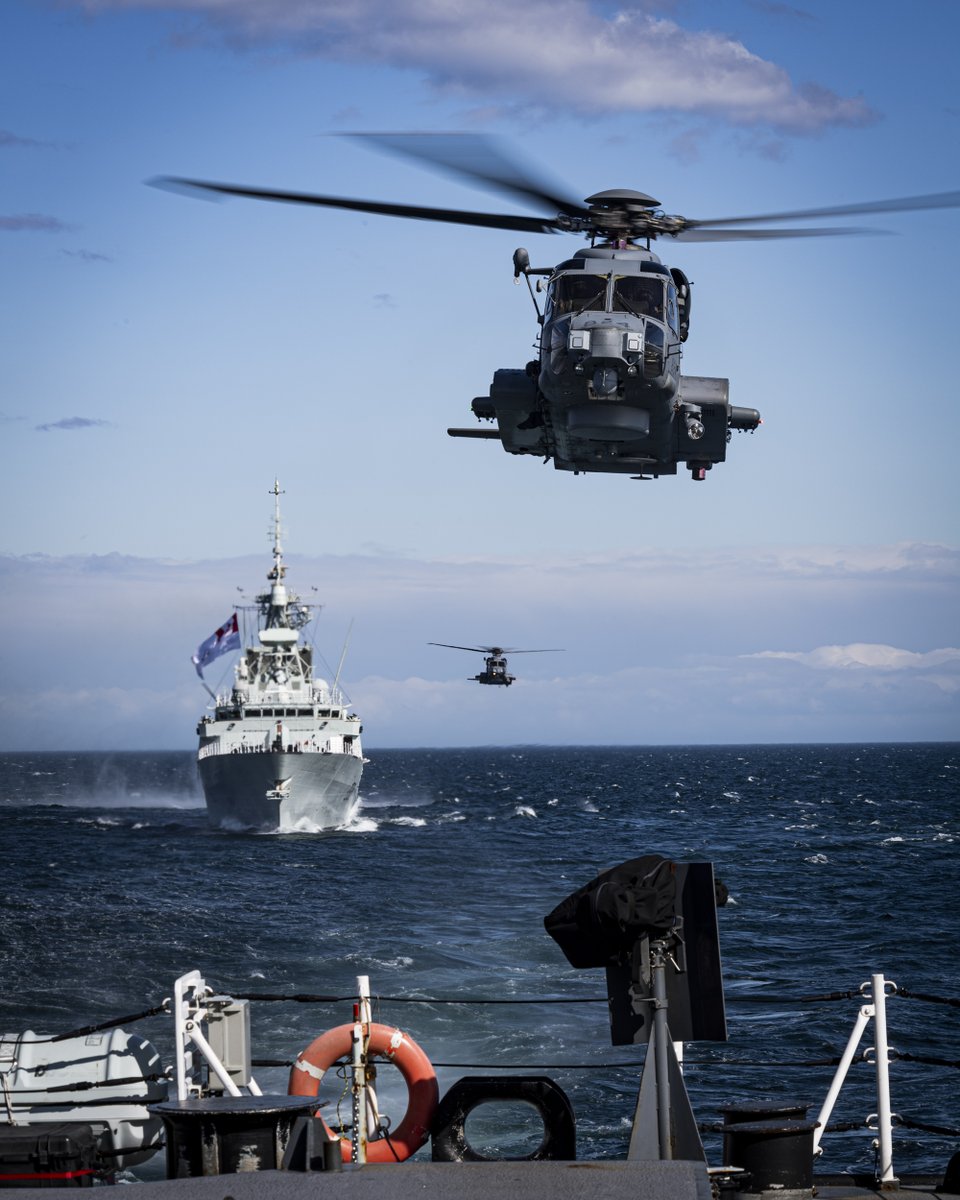 #HMCSWinnipeg and #HMCSRegina (not pictured) sail past the Greater Victoria Shoreline en route to Hawaii with their embarked #RCAF CH-148 Cyclone helicopters for the #RIMPAC August 6, 2020. 

Photo: MS Dan Bard, #ComCamCanada