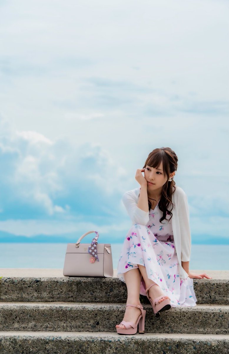 mak0ron's tweet photo. お盆休み明け…
暑過ぎて体調グッタリです(T-T)

写真はたしか6月末の…w
楽しみにしていた夏も、自粛であっという間に8月末…。

#ギャロップカメラ部 
Photo by VoLG

ワンピース
#michellMacaron 
サンダル 
#夢展望
バック
#サマンサタバサ 

#ポトレ #写真好きな人と繋がりがたい https://t.co/YYOq3qp29Q