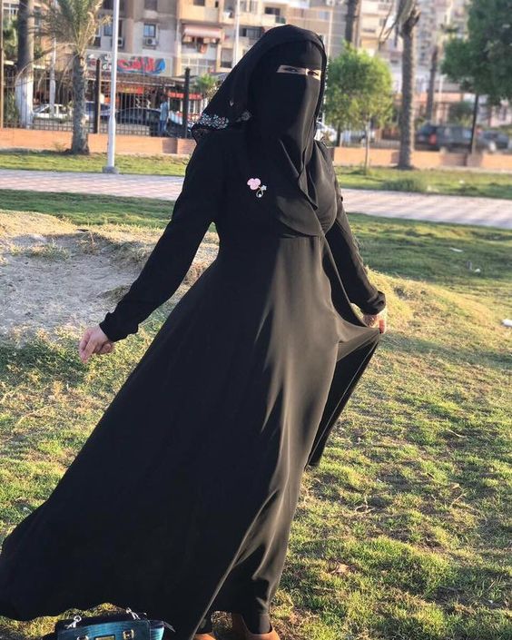 مين متقبه وعفيفه ونفسها تتفشخ 
تيجي ع زبي فون 01277738284