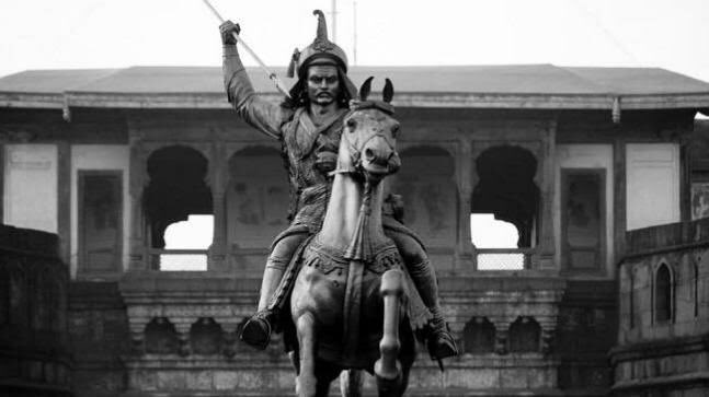 The slant-history writing of  #Leftist Historians has portrayed many  #Hindu Kings and Generals in a negative manner.One such General was Chhatrapati Shahu Maharaj’s  #PeshwaBajirao Ballal - one of the finest cavalry generals in the history of India.(1/17)