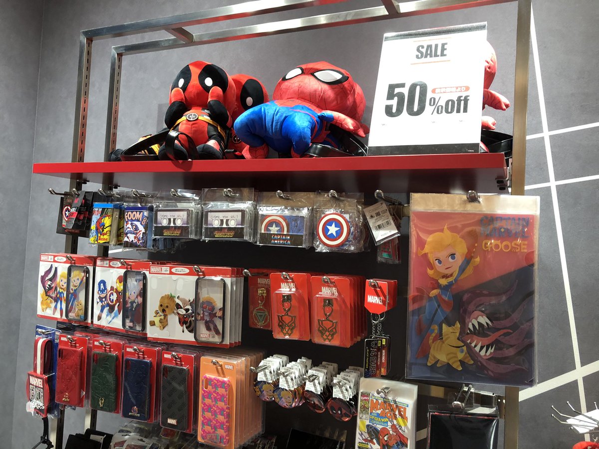 𝐃𝐈𝐒 ディズ على تويتر ディズニーストア イクスピアリ店のmarvelコーナーかわいそう