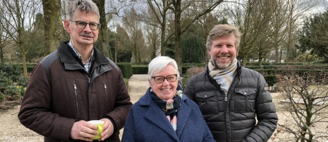 Jarenlang gingen Adrie en Bert de Pijper niet naar het graf van hun zoontje Mathijs. Hij is immers niet meer op aarde maar bij God. Nu zien ze juist in dat het waardevol is om bij zijn graf te staan en hem te gedenken.

Bekijk het fragment terug: ikmisje.eo.nl/themas/video/b…