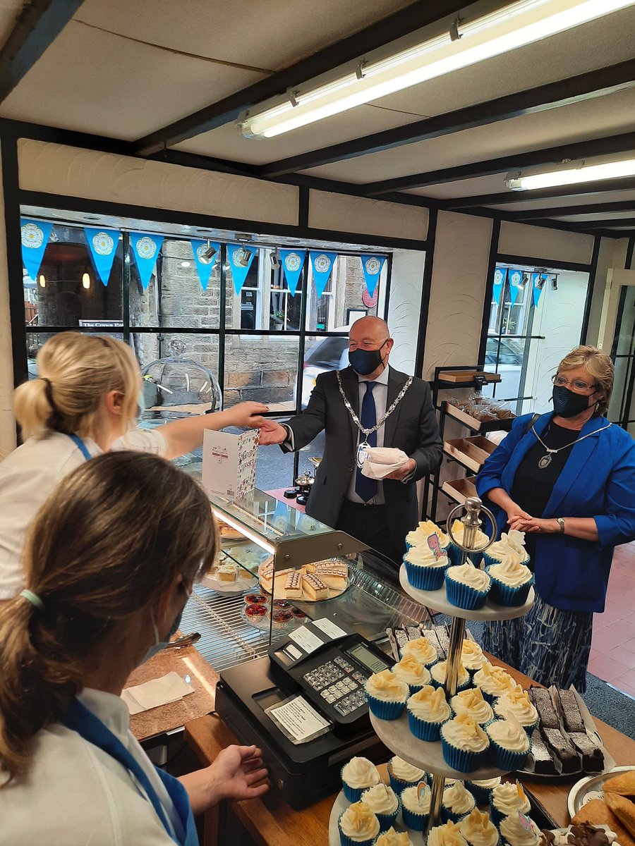 Invitations scarce at the moment so delighted to open our new bakery in Pateley Bridge this morning with the Mayor @PateleyCouncil @Pateley_Bridge