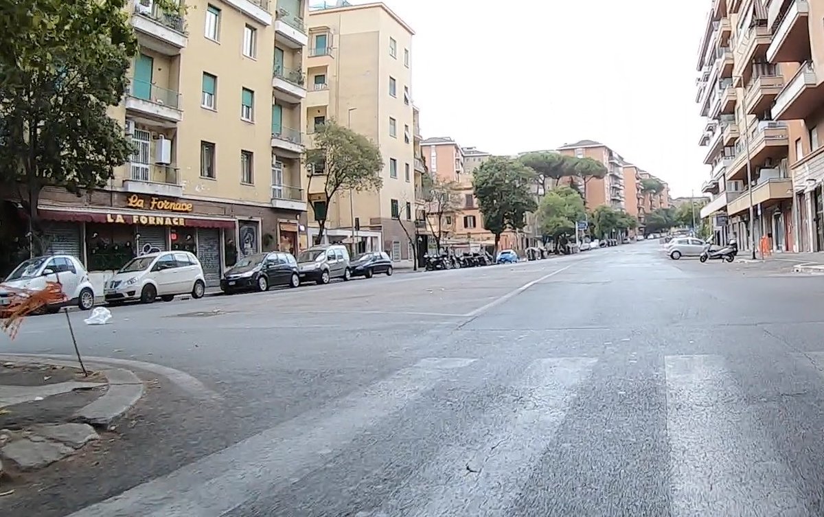 Via Angelo Emo:
364 giorni l'anno VS 15 di agosto

#malasosta #spartitraffico #roma #doppiafila