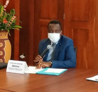 Aucun opérateur économique ne sera laissé de côté.

M. Kodjo ADEDZE
Ministre du commerce, de l’industrie, du développement du secteur privé et de la promotion de la consommation locale

Signature du protocole d’accord entre le Gouvernement togolais, le patronat et la BOA