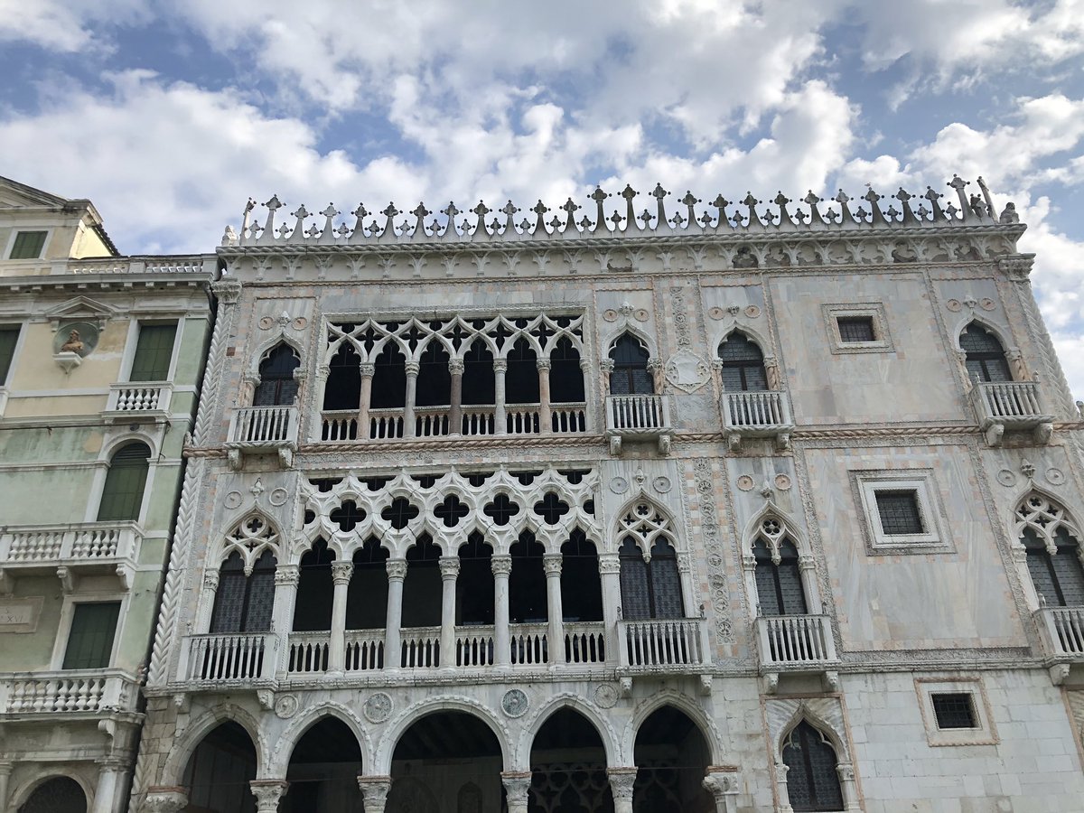 Thread from  @jamesdev15 and my hotel to the airport by water taxi. Here the Ca’ D’Oro