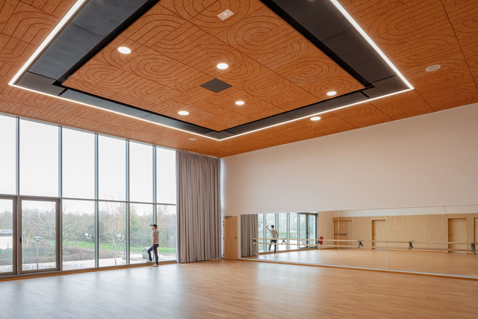 AgenceEngasser's tweet photo. ZOOM SUR [équipements] 

Les faux plafonds du complexe sportif de Montmagny ont la particularité d’offrir des formes géométriques très graphiques.

Plus d'infos sur : https://t.co/V4aZBb55qZ

Photographies : © Guillaume Guérin

#engasser #architecture #teamArchi https://t.co/pLmR7uHLuI
