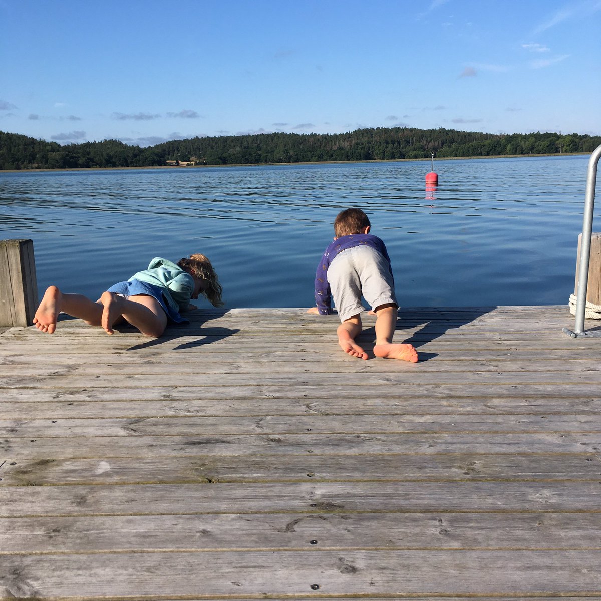 Les mains dans la mer Baltique... 💙🌞💙 #fromswedenwithlove #MarilouLéon #nature #momentsmagiques