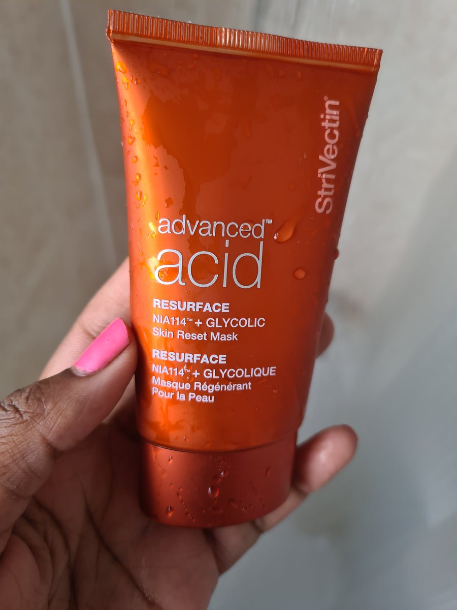 MissPaulaGreen's tweet photo. @StriVectin This is a great #FaceMasque ๐ you can really feel it working #Beauty #Skin #Face #Showerthoughts https://t.co/ZxgBXYtMvL