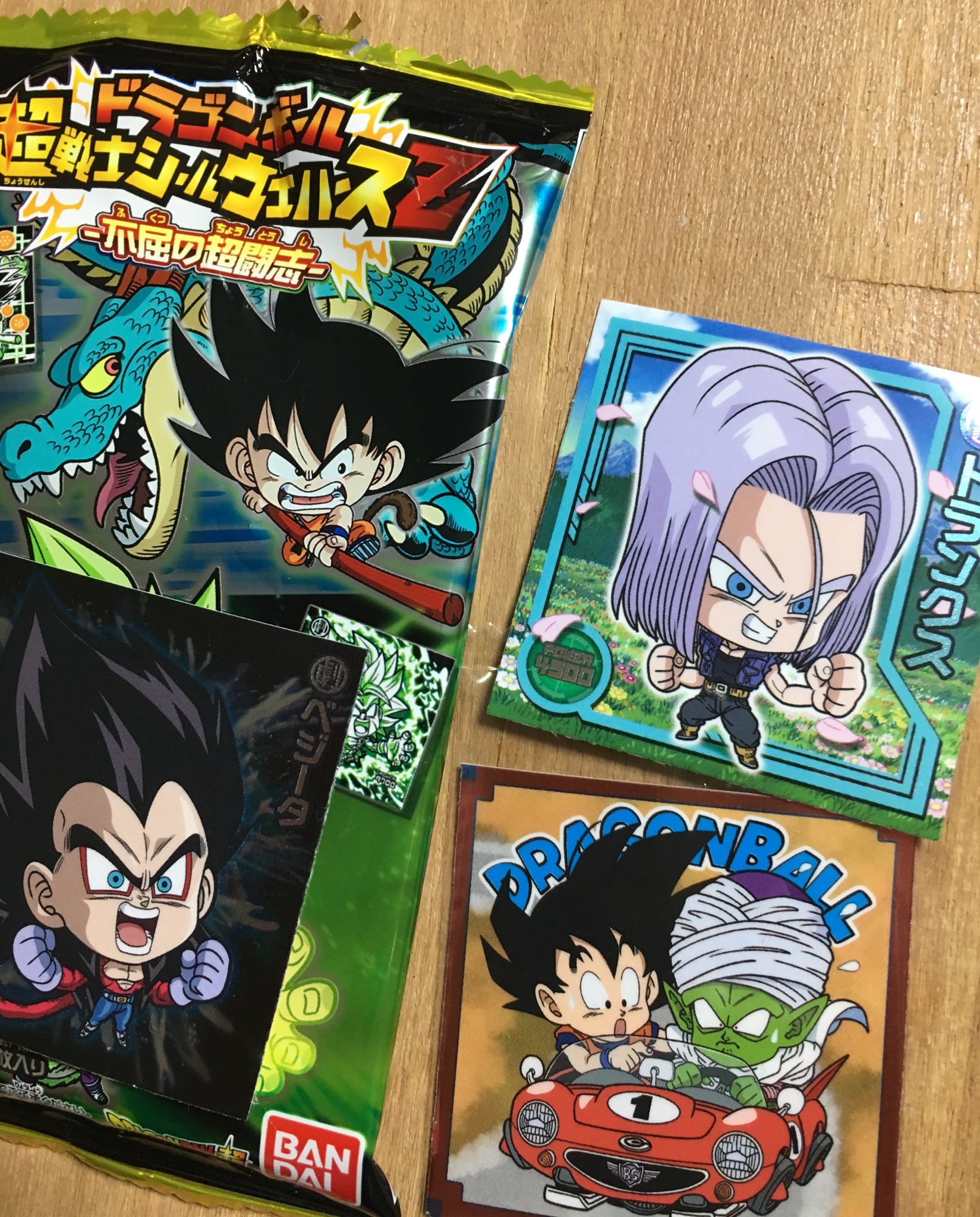 みらいせいねん な なんということだ 本日発売のドラゴンボール 超戦士シールウエハース 劇場版ドラゴンボールzの オレがいた花畑のシーンまで シールになる日がくるとは 集めていてよかった 免許取りたてピッコロさんのシールまで 車に貼れば絶対