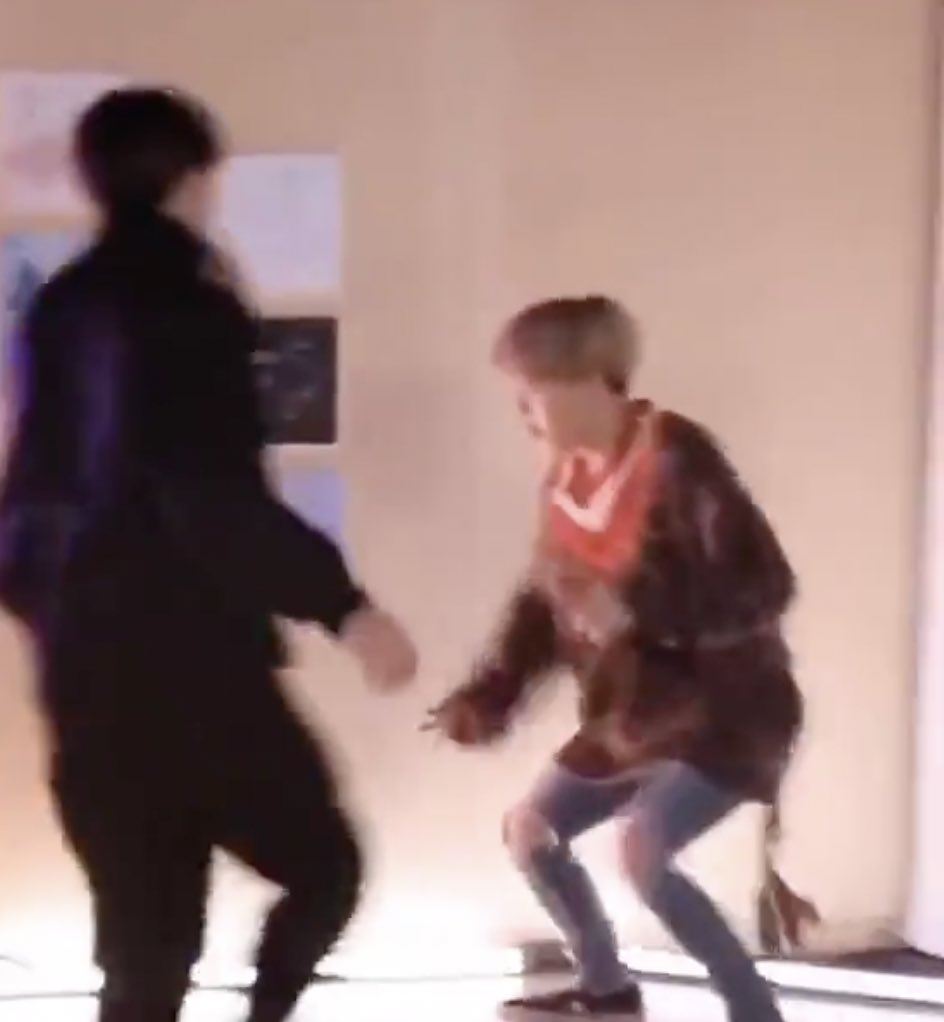 a thread of all the fun shapes yoongi makes in this video