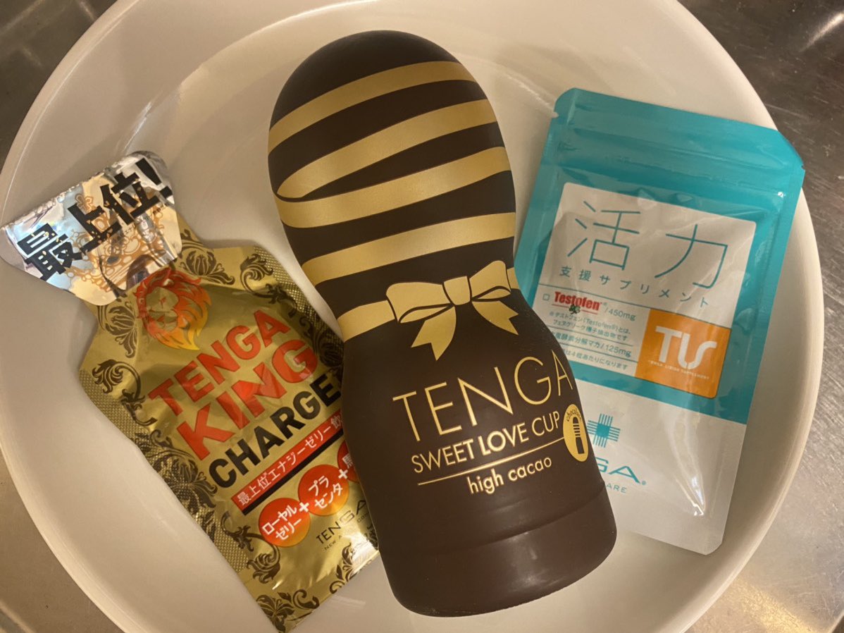 TENGASTORETOKYO's tweet photo. マジでこの夏、精力つけたい方にオススメしたいんですが、このカレー、謎の中毒性があり本当に無限に食えるらしい…

「TENGA製品ブチ込みカレー」

店長が休日に爆誕させてしまいました…

店長「もう少し食べようかなって感じで食べてたら3杯ぐらい食べてました。」

恐ろしい………

@TENGA_PR https://t.co/E1MPaMD31h