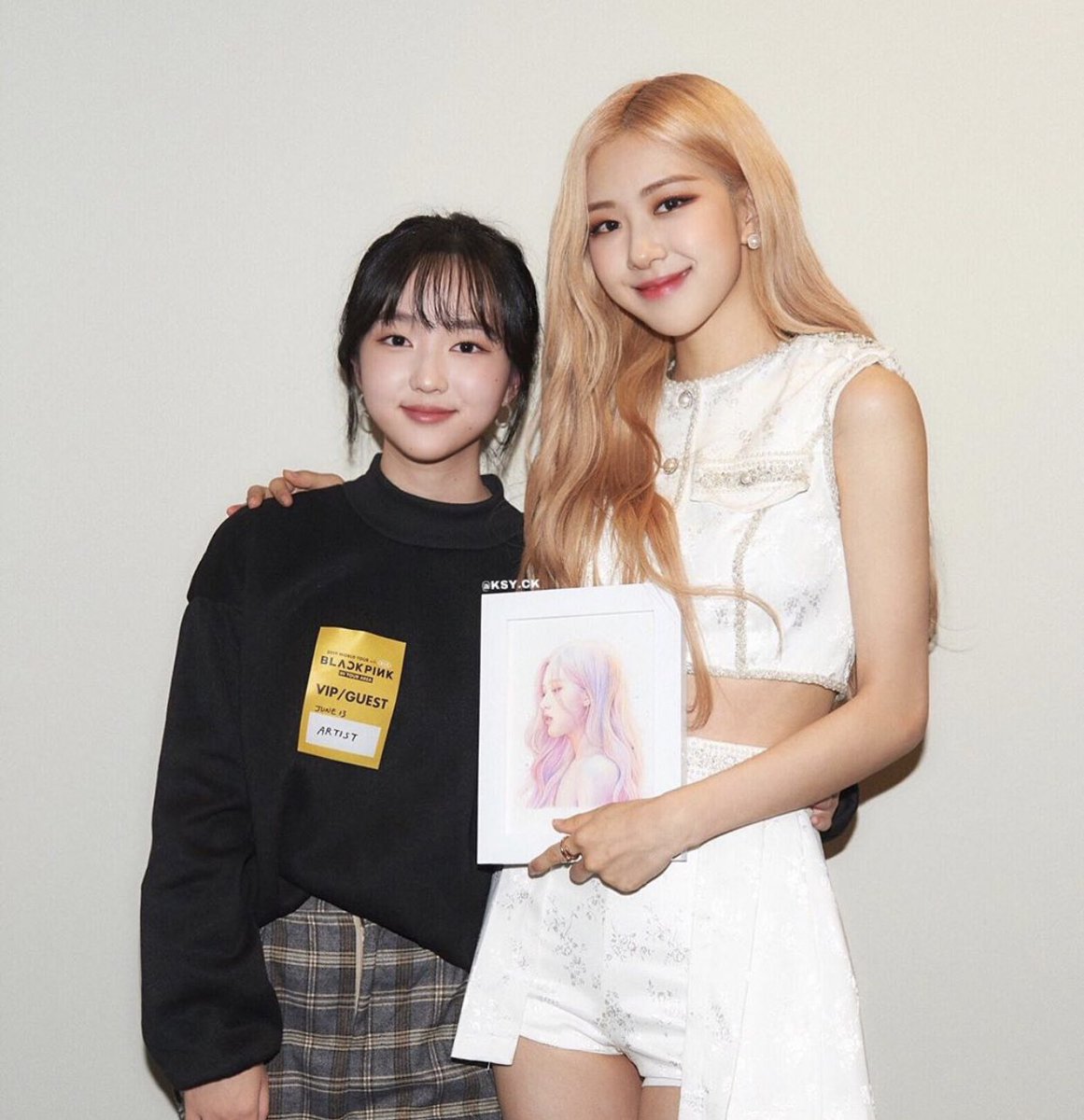  @BLACKPINK's Rosé invited a fan to their concert because she was amazed by her artworks[@/ksy.ck on IG]