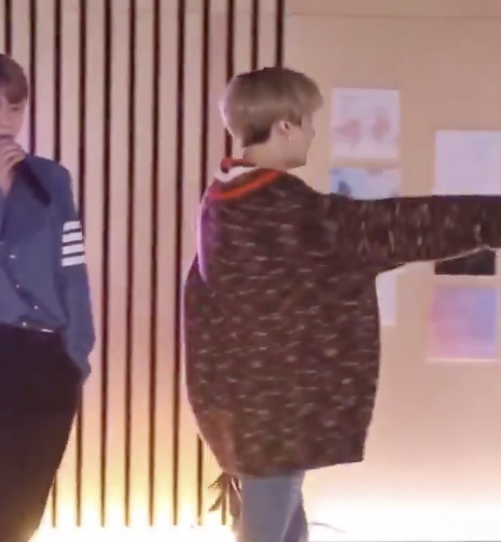 a thread of all the fun shapes yoongi makes in this video