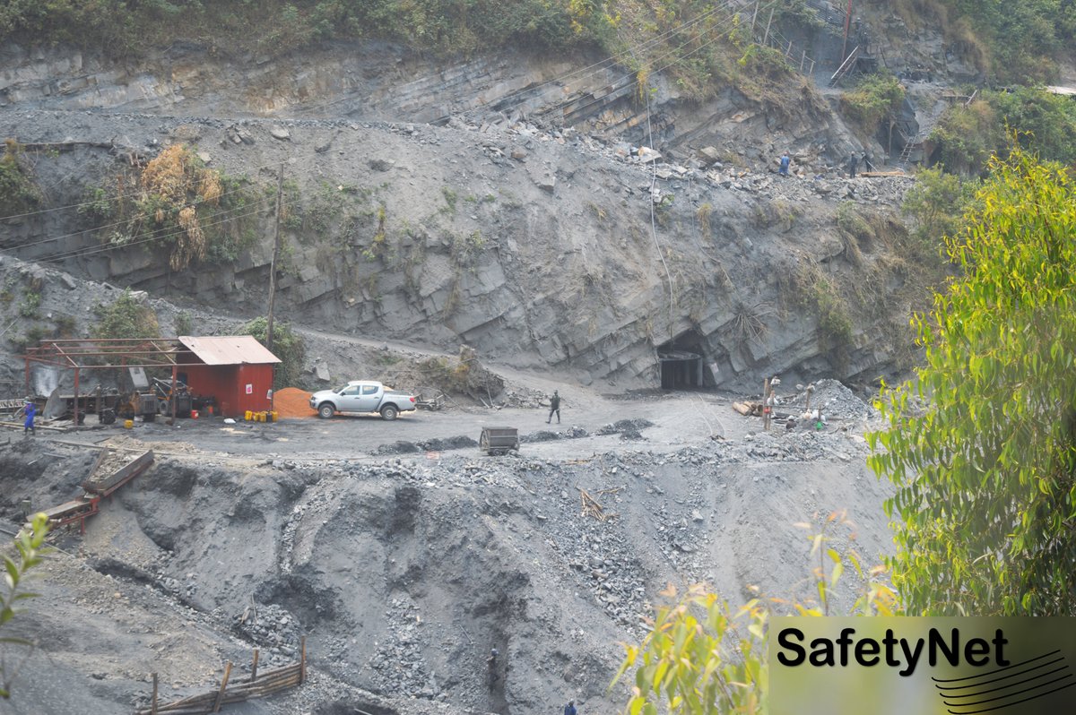 Having an emergency car on site at all times is a #SafetyPrecaution  that should not be taken for granted in #mines. @Mines_Rwanda @MiningForumAfr <a href="/RewuRwanda/">Rwanda Extractive Industry Workers Union</a> <a href="/MiningReview/">Mining Review Africa</a> <a href="/Francis_Gatare/">Francis K. Gatare</a>