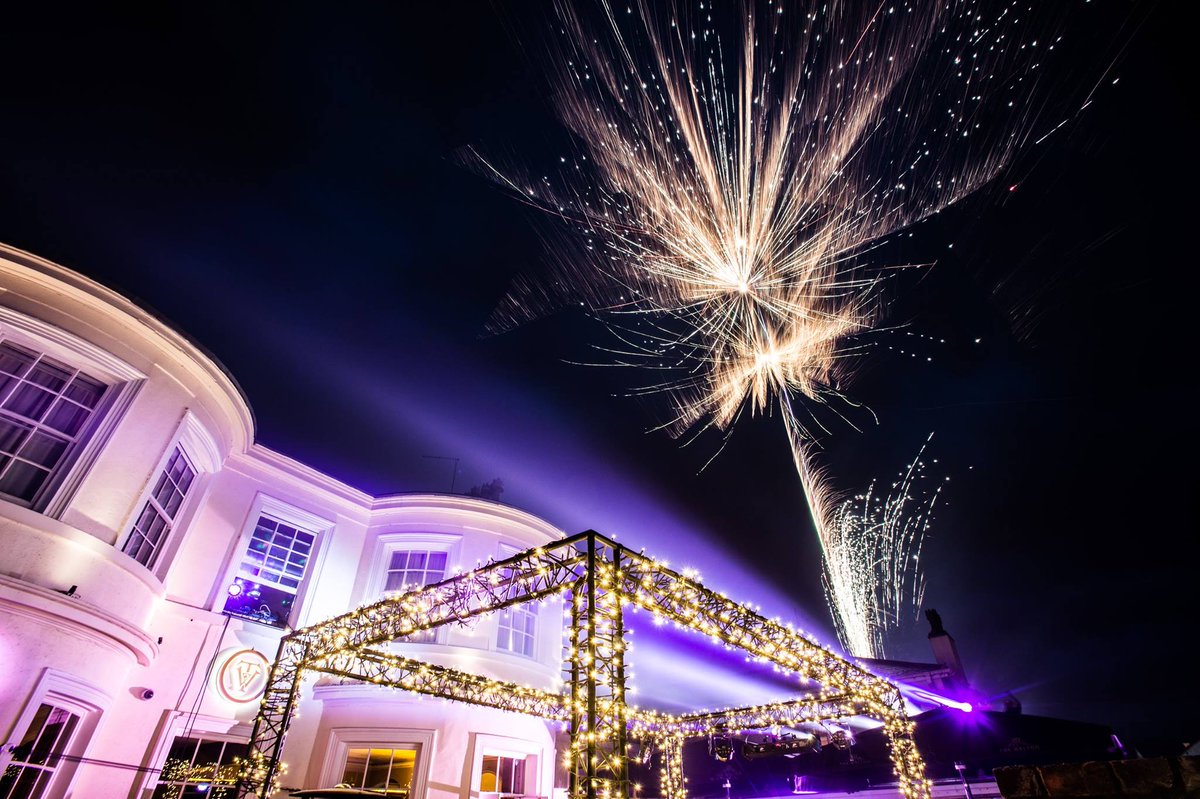 ElectrifyPyro's tweet image. Bonfire Night is only 3 months away! Check out some of our gorgeous past Bonfire Night displays! Do you have any fond bonfire night memories? 💞