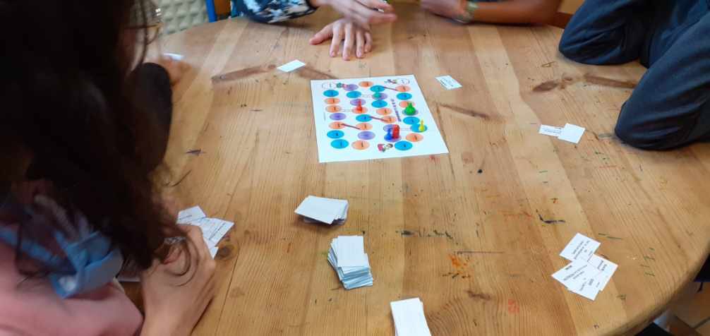 cyril_thom's tweet photo. Ce matin Grammaire orthographe vocabulaire dans cette colonie à la Traverse #loire #pilat #VacancesApprenantes un dispositif partenarial avec les maires @Prefecture42 @Dsden42 @education_gouv @jmblanquer https://t.co/0HhBfXVvGq