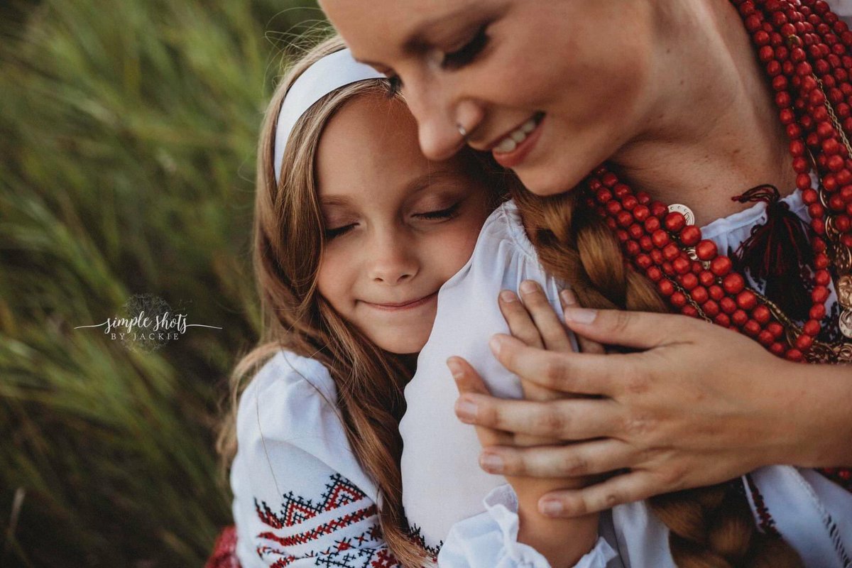 StacieFahlman's tweet photo. Ahhhhhmazing! The kids and I did a thing yesterday with the most incredible Simple Shots by Jackie! I absolutely canโt wait to see the rest of my favorite session to date!
#ukrainian #vyshyvanka #vinok #redbeads #poltava #cossack #fieldsandflowers #sasksunset #saskphotographer https://t.co/BwH1PF2m0Q