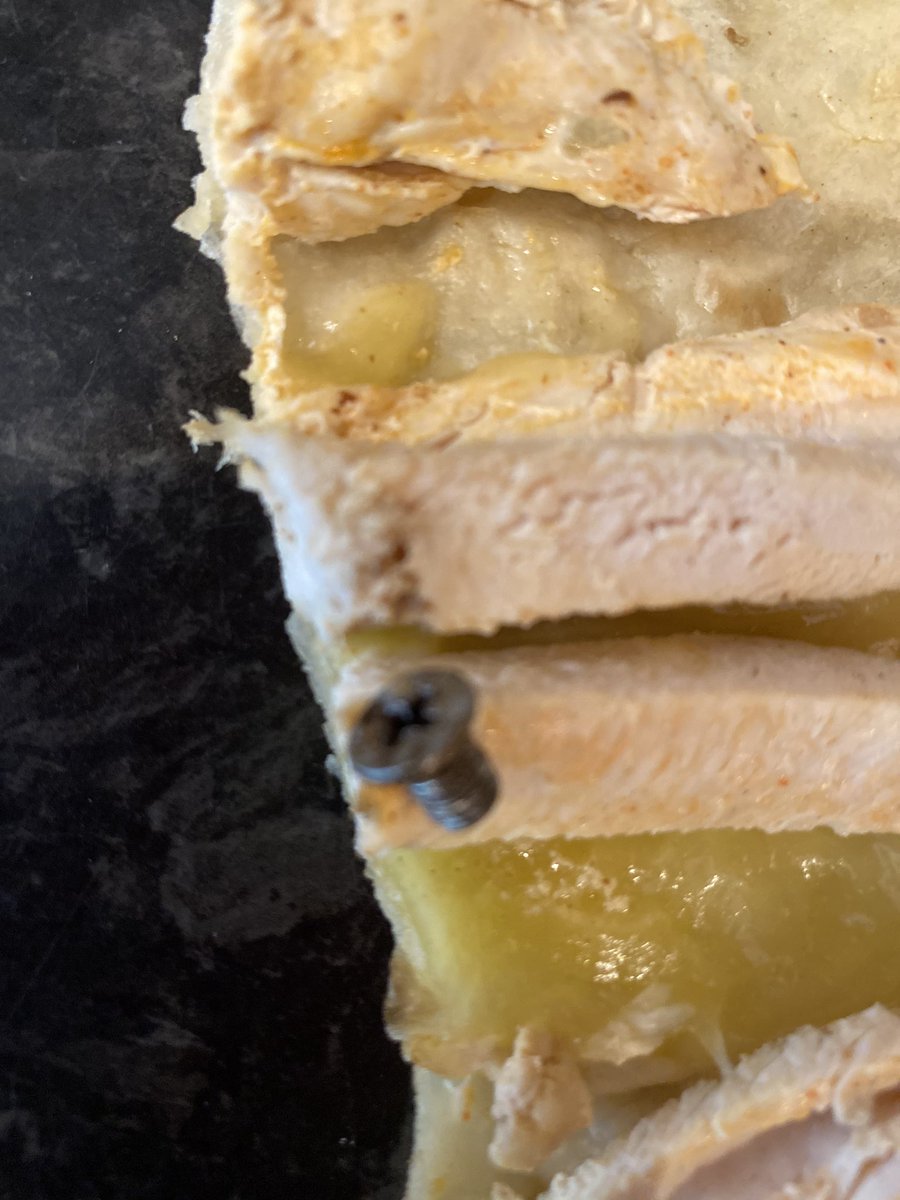<a href="/NandosUK/">Nando's</a> distraught daughter after finding this in her sons wrap !!