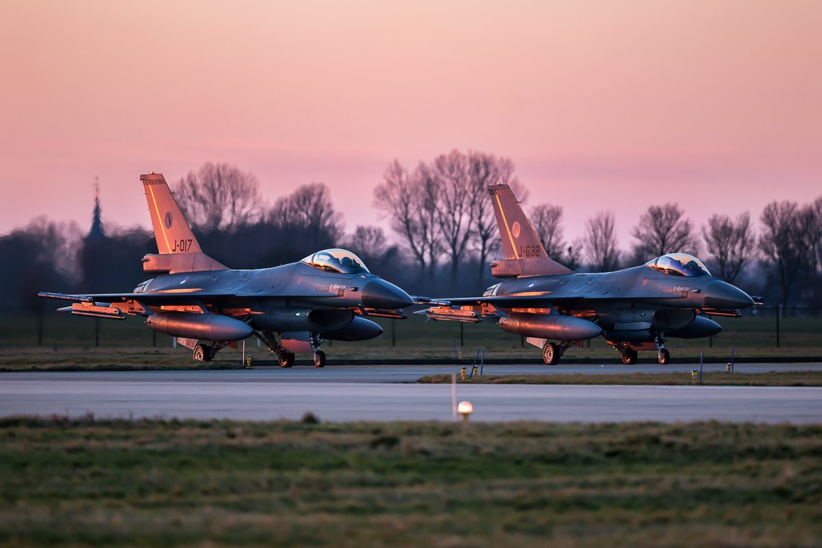 De komende 2 weken bereiden onze jachtvliegers zich voor op de #QRA Benelux. De  vliegbewegingen vinden deze week plaats tot uiterlijk 18.00u. In de week van 24 t/m 27 augustus tot 23.00u in de avond. Deze training is essentieel voor onze #veiligheid youtu.be/xt5htAd3KD8