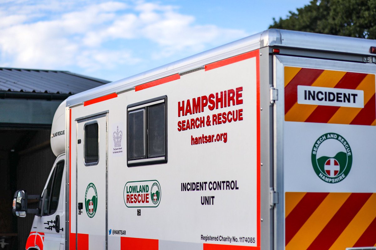 HANTSAR's tweet photo. We love these behind the scenes shots from when our new Incident Control Unit was being brought to life by the amazing team at @momentumsignsuk
#icu #icv #controlvan #signwriting #vehiclewraps #hampshire #searchandrescue https://t.co/Scr730H2AI