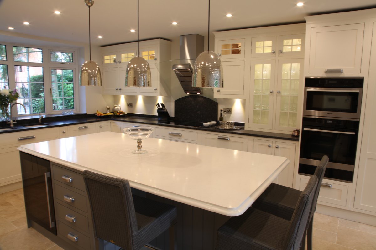 Be inspired - hand painted and crafted kitchens come in many colours, woods and materials. Our designers can help you achieve the look your want for your kitchen. holmetree.co.uk/kitchens

#kitchendesign #woodkitchens #paintedkitchens #bespokekitchens #handcrafted