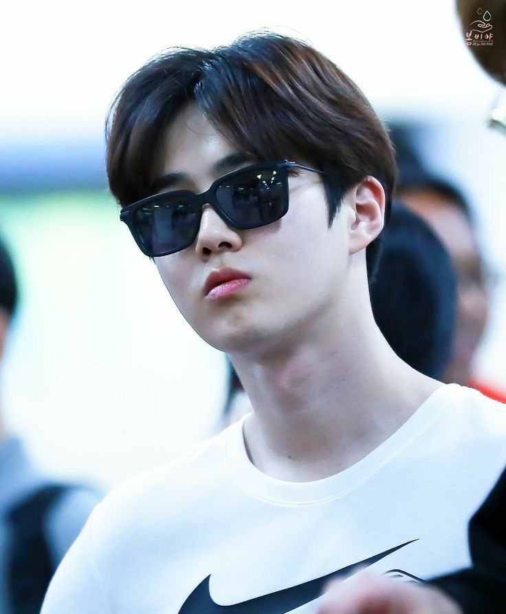 Junmyeon wears glasses, a thread: