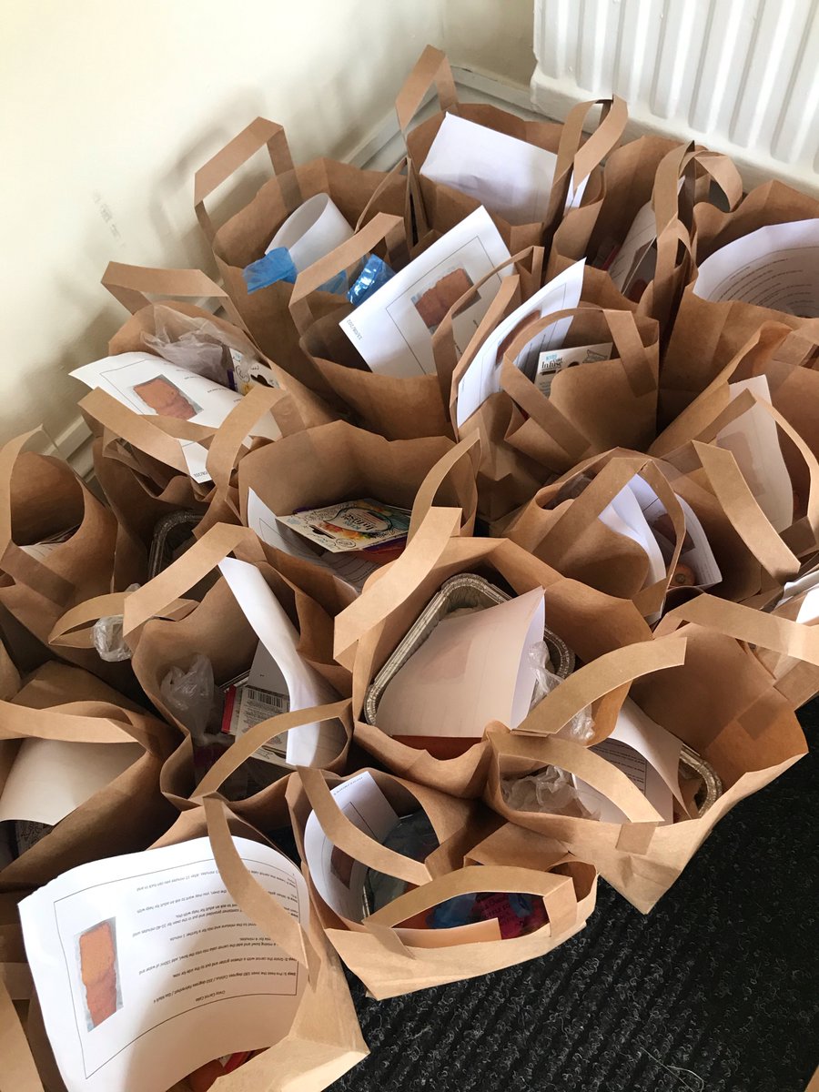 FREE goodie bags with recipes and ingredients to make flapjacks and carrot cake 🍰 🍰 🍰

Head down to Strelley Social Club before 1pm today!
