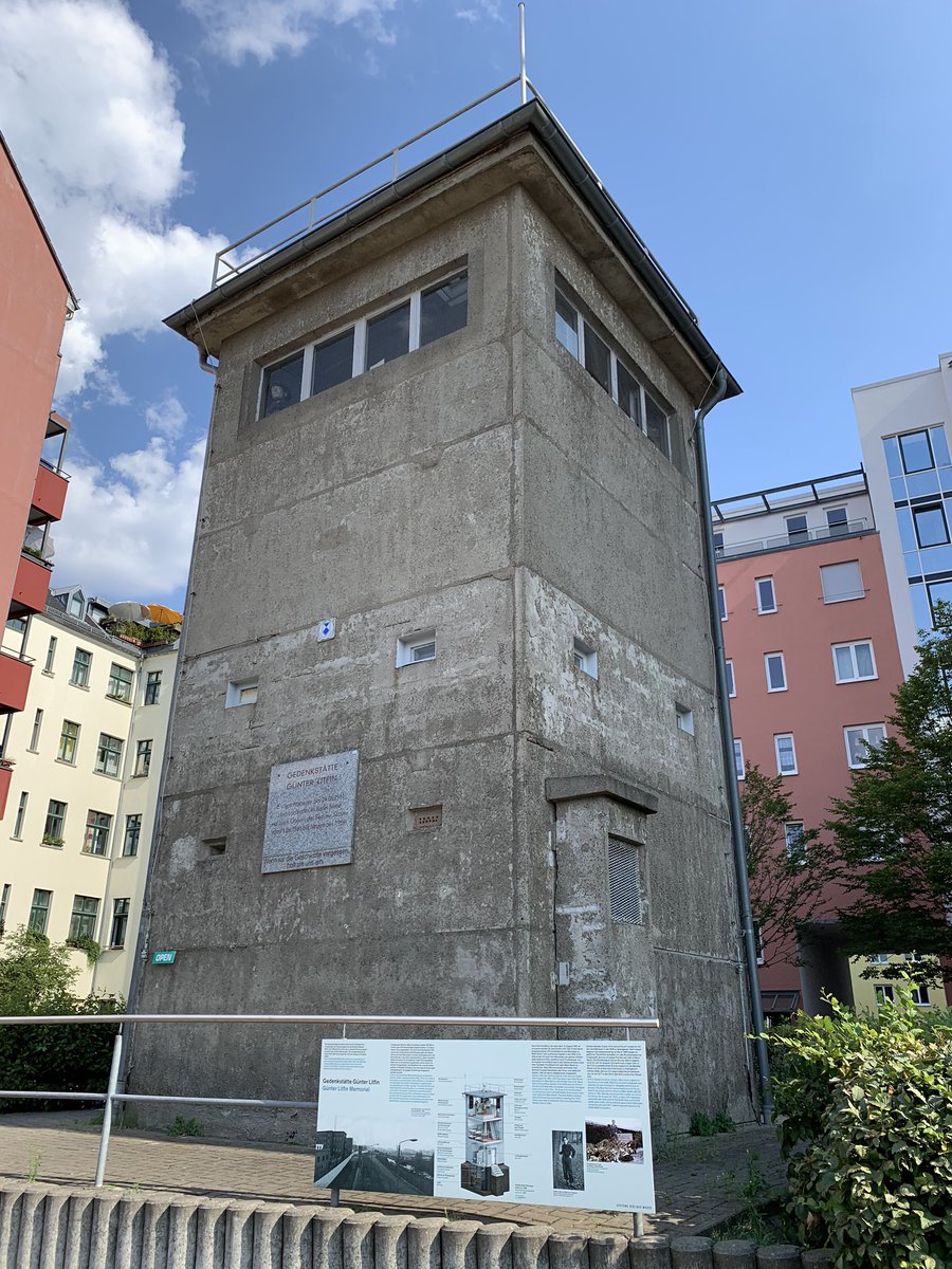 3. Tower at Kieler Eck. Gedenkstätte Günter Liftin. Built after 1961. Protected since 1995, it now contains a small museum. Dedicated to Günter Liftin, one of the 1st victims of the  #Berlin Wall. Now completely surrounded by buildings.  #Watchtower open to visit.