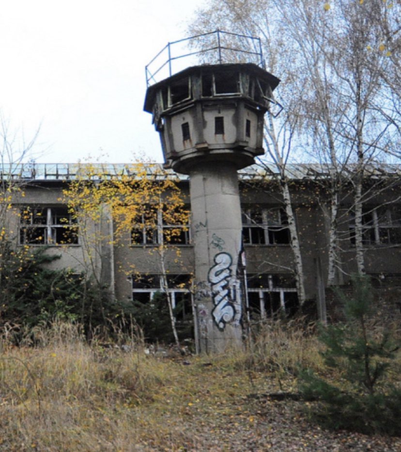 I won’t be able to post a picture of this  #watchtower as it was not accessible for security reasons. This pic has been taken by  @iamkosmonaut. For more details, his excellent blog:  http://digitalcosmonaut.com/2015/the-watch … I thank him for all his ideas of  #urbex trips and much more in  #Berlin.