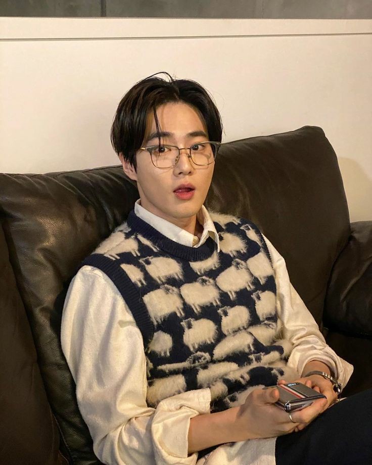 Junmyeon wears glasses, a thread: