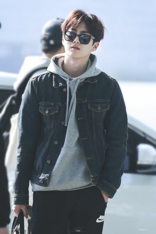 Junmyeon wears glasses, a thread: