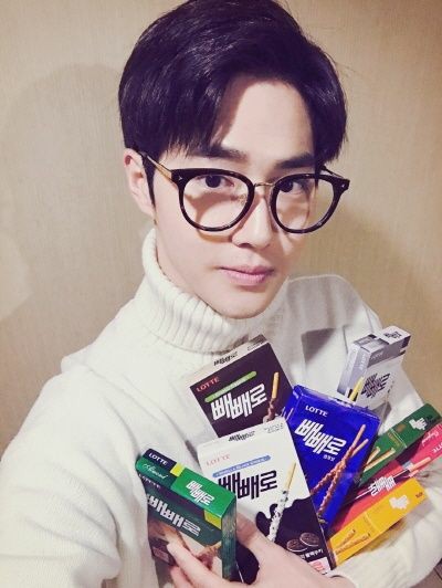 Junmyeon wears glasses, a thread: