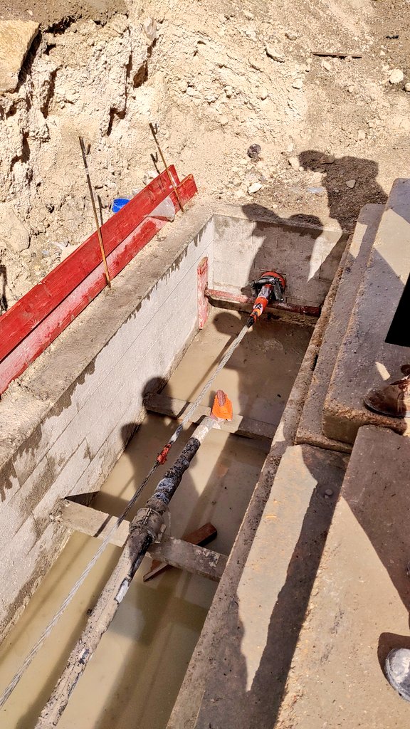 Ce matin, #chantier de déroulage de câble à <a href="/VilleNanterre/">Nanterre</a>.
500 mètres de nouveau câble pour passer sur le nouvel #ouvrage qui sera bientôt déposer.
<a href="/SNCFReseau/">SNCF Réseau</a> <a href="/itif_travaux/">1Afer2rail</a> <a href="/IbraS02/">Ibrahim Souley</a> 
#TeamSNCF