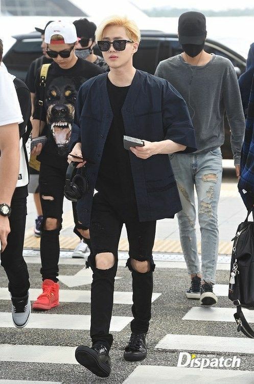 Junmyeon wears glasses, a thread: