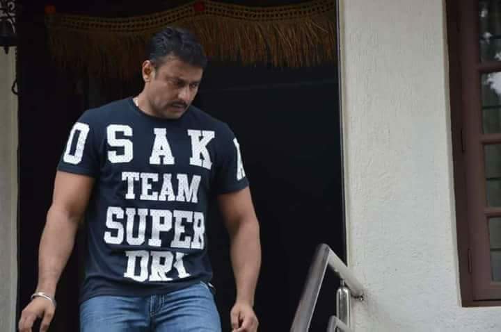 miithundacchu's tweet photo. MONARCH BOSS ❤😍😍

🐘Jai Thoogudeepa🐘

#Roberrt 
#DBoss
#SpreadBossism

@dasadarshan @Dcompany171 @Darshanfans171 @Kkbdfa @DBossFCRaichur @DTSOYOfficial @Thoogudeepa_TM @akdtasbelagavi @HanamantGadyal2 @PunitH099kumar @RoberrtjohnBoss @DBoss_zealot @DBOSSFansDwd https://t.co/dZu57LjqXL