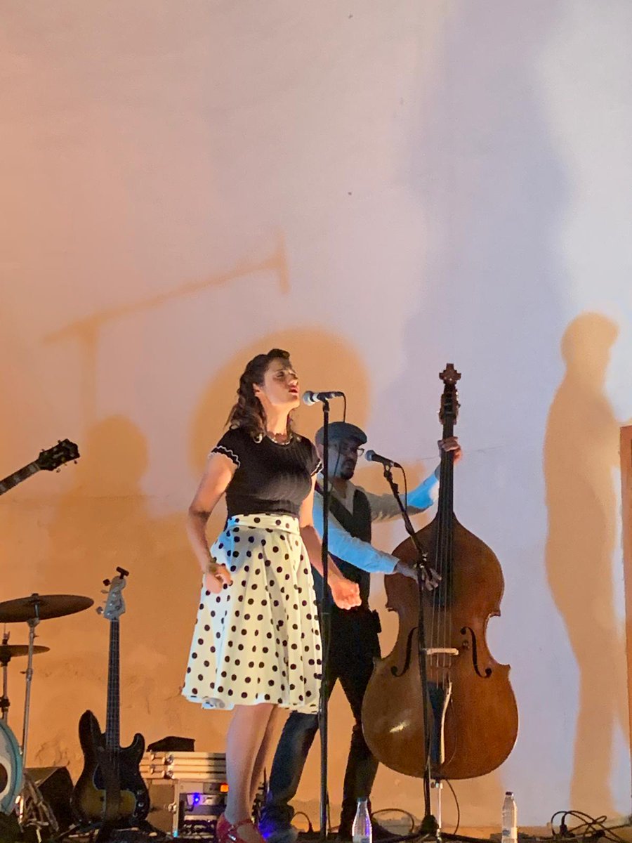 CulturayCom's tweet photo. 🎤🎻¡Qué noche pasamos el sábado con #CoverClub en el festival Fetal Urones de Castroponce!
#ElRefugio #CulturaSegura https://t.co/l2sgQb1EAt