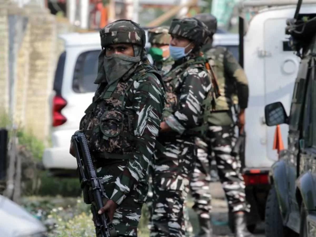 Defence_XP's tweet photo. #IndianArmy
Op #Kreeri, #Watargam (#Baramulla). Two #terrorists killed. Weapons & warlike stores recovered. Joint operation in progress.
Keep Hunting.
#Kashmir #Operations 🇮🇳⚔️ https://t.co/ho0S6THQV4