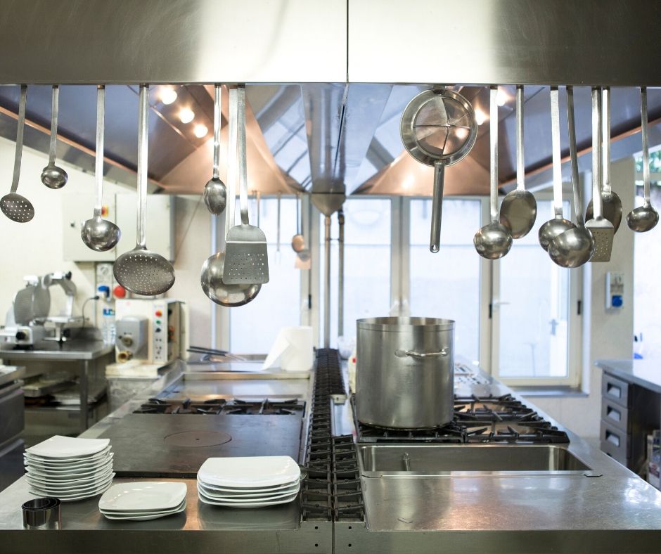 TempletonsLtd's tweet photo. When preparing food, a spotless commercial kitchen is extremely important for health & safety reasons, and even more so now to help prevent the spread of the virus. Book your appointment with us https://t.co/dtWK13r3kk ๐
#commercialkitchen #kitchendeepclean https://t.co/60TleFAVUy