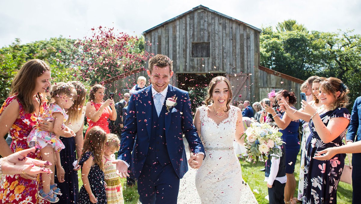 { N E W . W E D D I N G }

Stephanie had always wanted a barn wedding and Nancarrow Farm just fitted with what she had in her head perfectly! 

eeek.co.uk/wedding/nancar…

#barnweddings #dreamsaremade