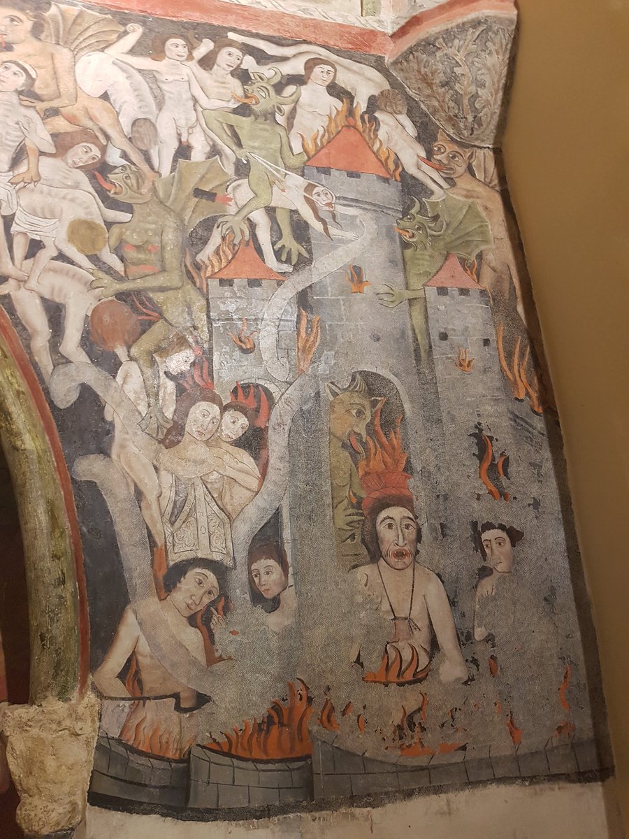 de Cristo con las cinco llagas, San Miguel (que se ocupa de pesar las almas) y la resurrección de los muertos por un lado y la condena al infierno por otro. Este fresco se sospecha que es de Nicolás Francés, el mismo pintor que debió realizar otro muy similar en la Catedral de