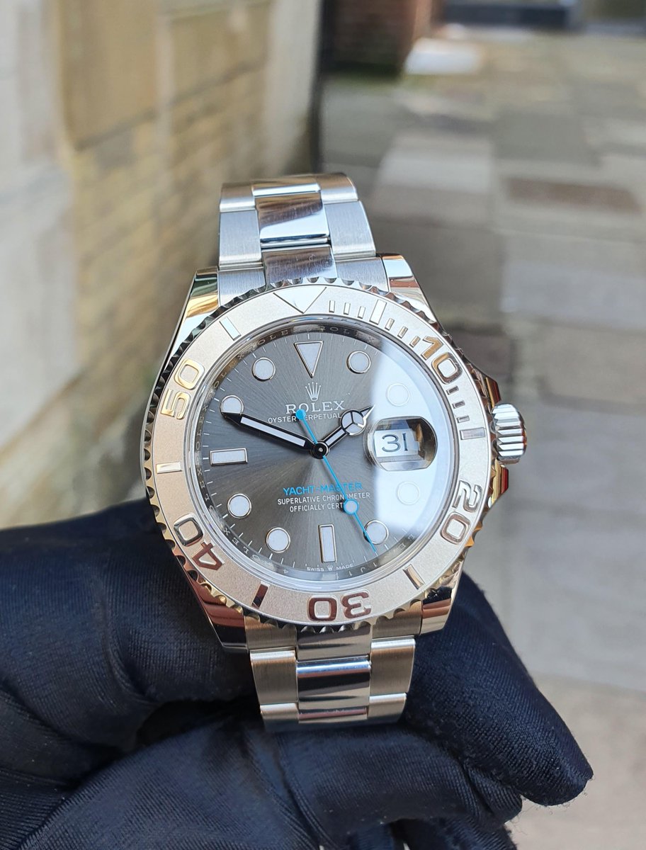 Unreal combination of the rhodium dial and blue detailing🔵2020 #Rolex Yacht Master 40 full set 📦📃 £11,950.00

Available now ✅ kingshilljewellery.com
#RolexWatch
