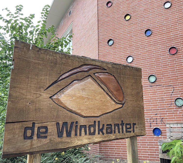 DeWindkanter's tweet photo. Het schooljaar is begonnen! Extra bijzonder in ons nieuwe gebouw, een fijne plek waar we verder kunnen groeien en ontwikkelen. https://t.co/8NlHhSNtMG