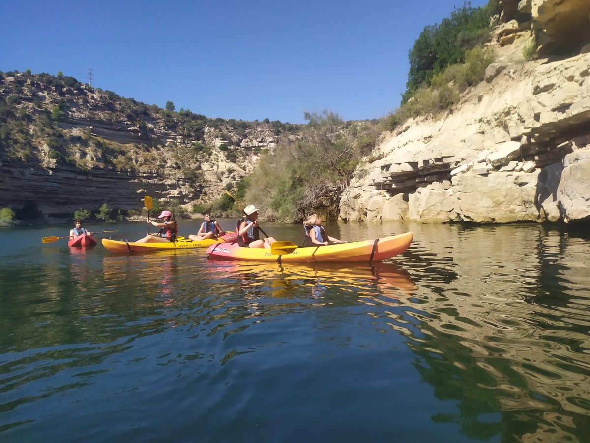 Penyafragatina's tweet photo. ¡Ahí van unas cuantas imágenes de lo que hemos disfrutado de este fin de semana de ESTIUFEST! 😉☀️🚣 ¡¡Muchas gracias a todos por venir a pasar un buen rato con nosotros!! Y nuestros dieses a todos los ganadores de los torneos 🎮⚽️🃏🏆 #peñafragatina #fraga #estiufest #verano https://t.co/kEDJlftvVQ