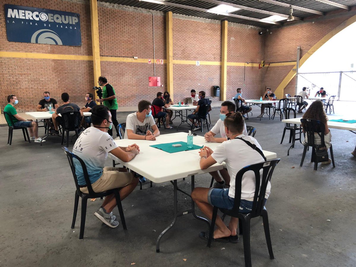 Penyafragatina's tweet photo. ¡Ahí van unas cuantas imágenes de lo que hemos disfrutado de este fin de semana de ESTIUFEST! 😉☀️🚣 ¡¡Muchas gracias a todos por venir a pasar un buen rato con nosotros!! Y nuestros dieses a todos los ganadores de los torneos 🎮⚽️🃏🏆 #peñafragatina #fraga #estiufest #verano https://t.co/kEDJlftvVQ